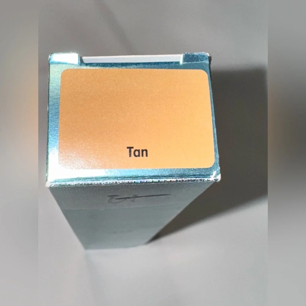 IT Cosmetics CC+ Oil-Free Matte Foundation and it Conceals, SPF 40 - Tan - Picture 5 of 7